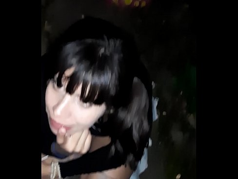 ❤️ Op straat geswelde penis in ruil vir lekkergoed ❌ Seksvideo by ons ☑