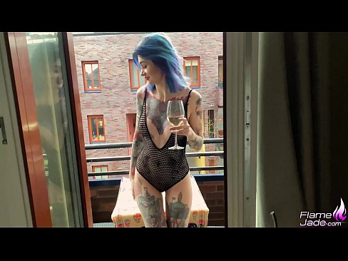 ❤️ Geweldige meisie suig met 'n gulp en fokken passievol onder die oop lug ❌ Seksvideo by ons ☑